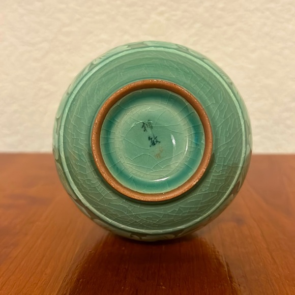 Vintage Oriental Celedon Crackle Glass Bud Vase Signed - Picture 4 of 7